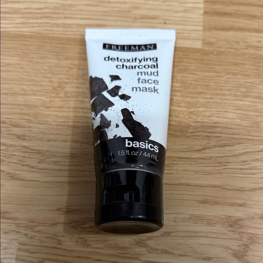 Detoxifying Charcoal Mud Face Mask - Black